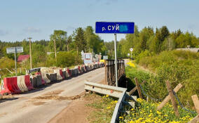 Вандалы испортили указатель реки Суйда, переименовав водоем в Суй у деревни Каушта