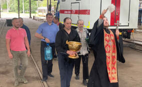 В Енакиевском ТТУ прошло богослужение, посвященное началу строительства и капремонта