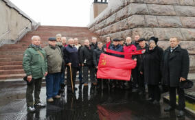 В Петербурге возложили цветы в честь 80-летия освобождения Киева от фашистов