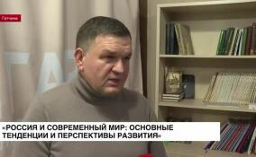 Сергей Перминов встретился с педагогами и представителями молодежных организаций в гатчинском центре «Авангард»