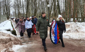 День защитника Отечества в Выборге начался с возложения цветов