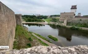 Власти Ивангорода сократят срок рассмотрения заявки на посещение города до трех дней