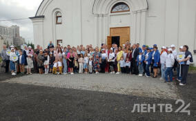 День рождения Ленобласти начали с чествования детей и многодетных семей