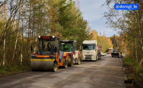 В Приозерском районе ремонтируют дорогу на Ромашки