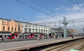 Накануне празднования Дня Победы в Петербург прибыла легендарная ретро-техника