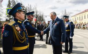 Александр Дрозденко возложил цветы к подножию памятника «Город воинской славы»