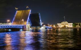 В честь Дня ВМФ Дворцовый мост две ночи подряд будут разводить под музыку