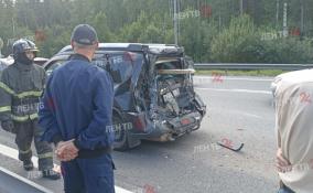 На КАД под Всеволожском столкнулись 3 иномарки и рейсовый автобус