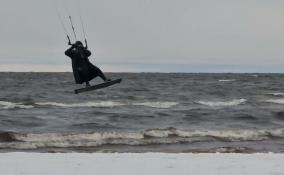 В деревне Коккорево петербургские кайтеры закрыли водный сезон