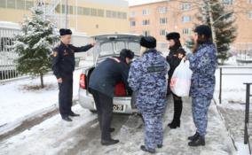 Росгвардейцы собрали для подопечных Детского хосписа в Петербурге новогодние подарки